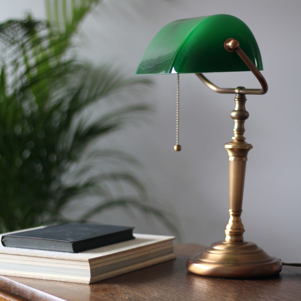 bronzen-klassieke-tafellamp-kantelbare-glaskap-steinhauer-ancilla-ai-sfeer_image