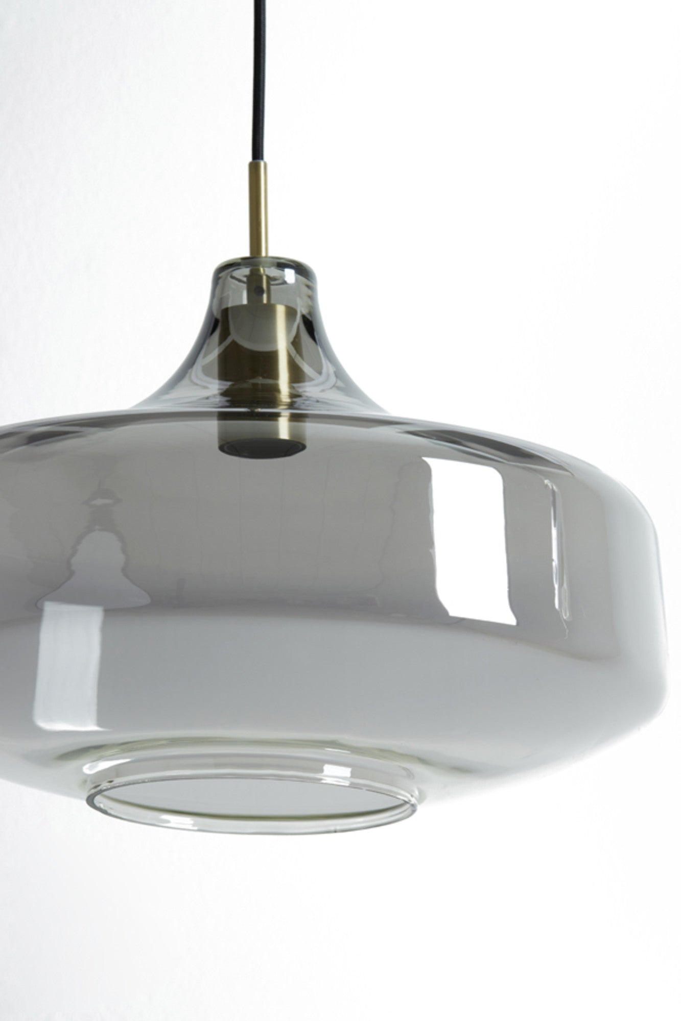 retro-grijze-ronde-hanglamp-rookglas-light-living-solna-variant-image3
