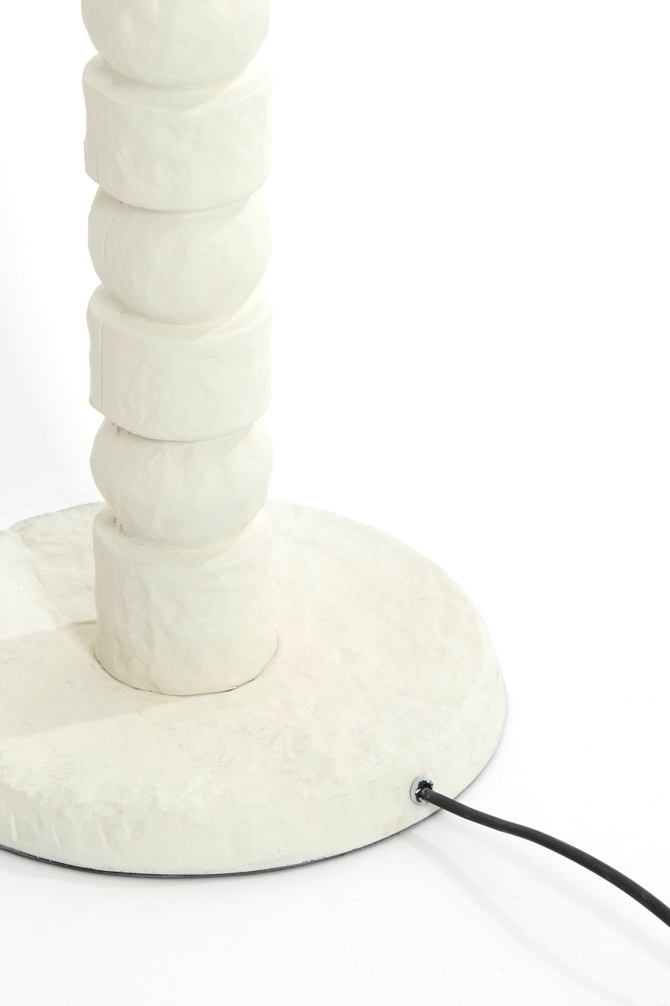 moderne-gevormde-witte-lampenvoet-light-living-akti-variant-image6