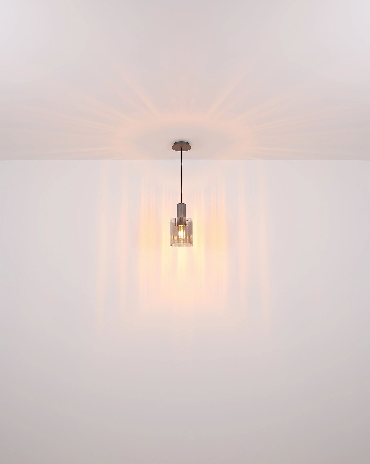 moderne-hanglamp-met-rookkleurige-glazen-kap-tulivar-variant-image4