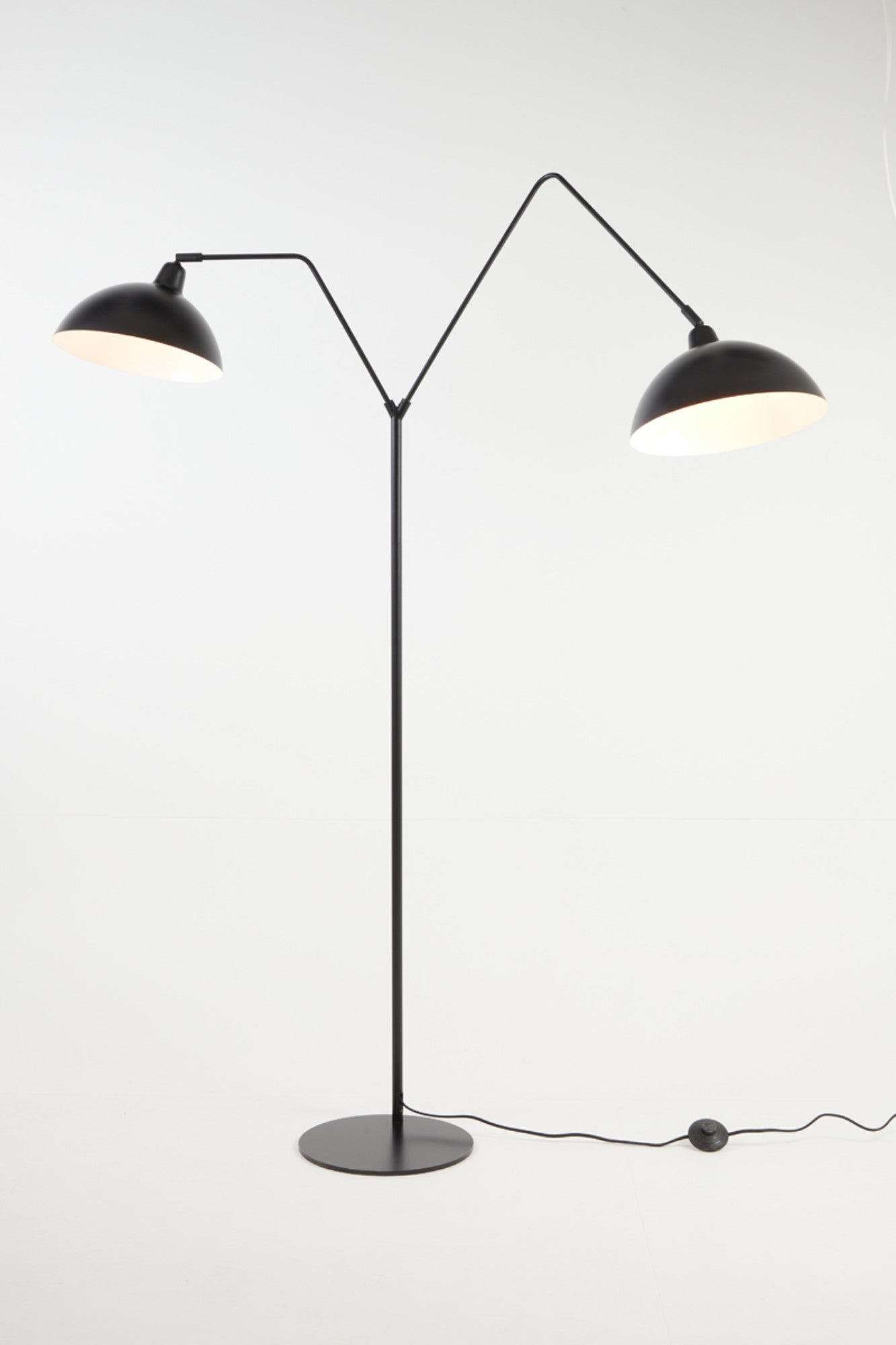 staande-dubbele-lamp-metaal-zwart-light-living-orion-variant-image2