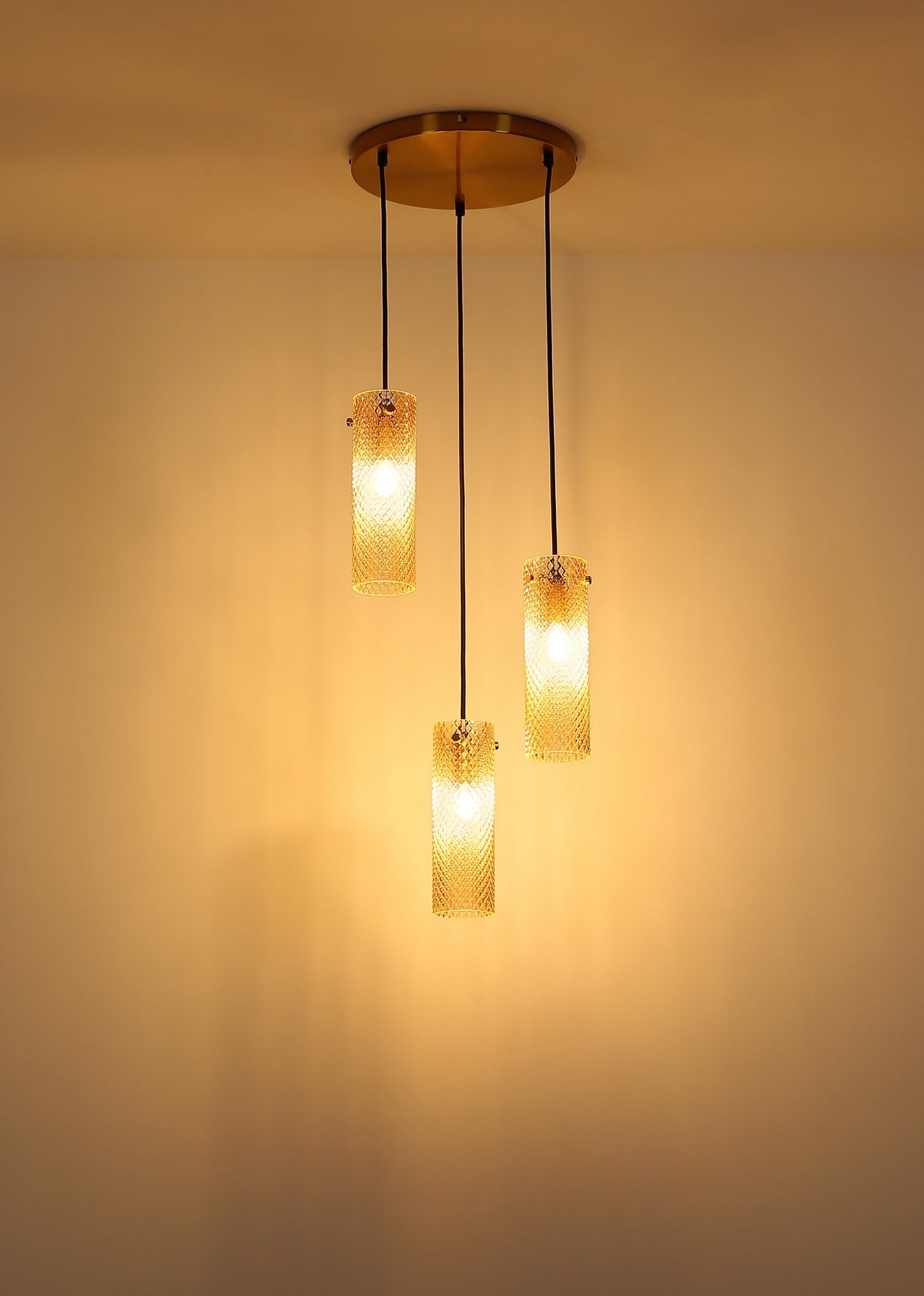 Piccola lampada a sospensione dorata a 3 luci – immagine 4