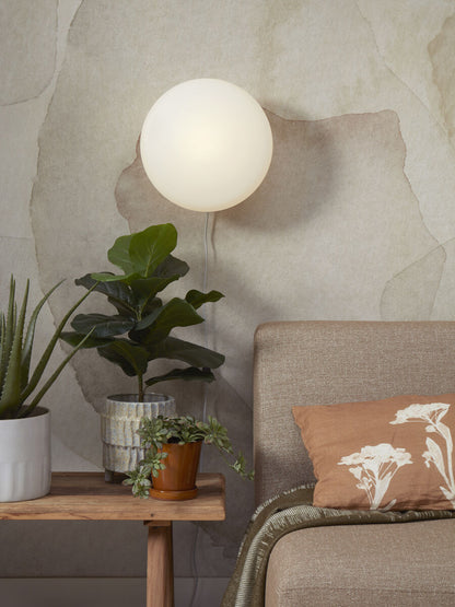 wit-glas-metalen-wandlamp-scandinavisch-its-about-romi-sapporo-variant-image2