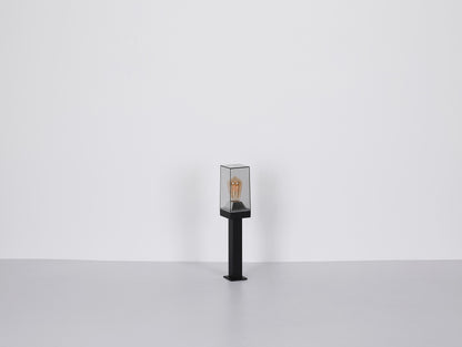 Zwarte aluminium staande buitenlamp met transparante kubuskap – afbeelding 8