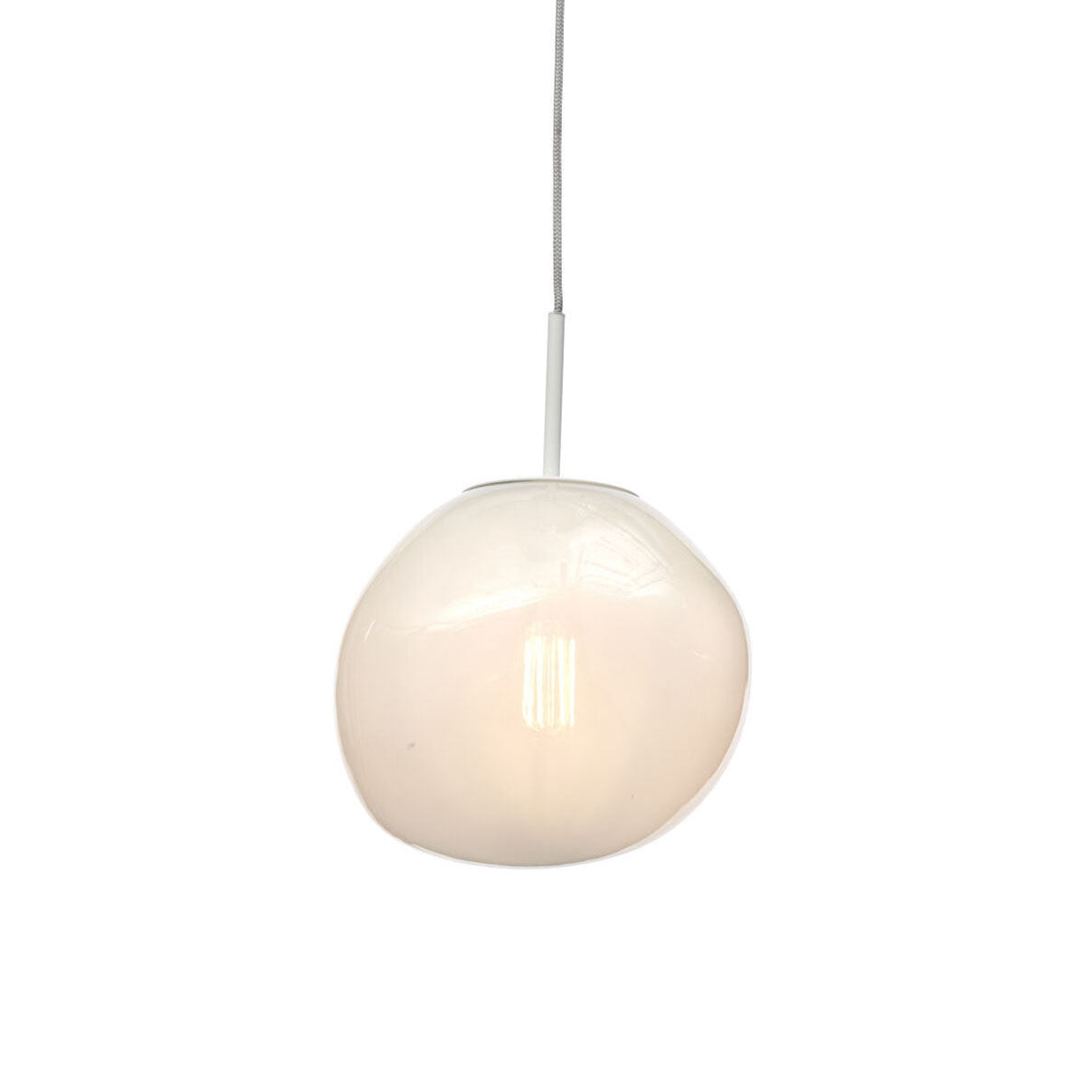 witte-glazen-hanglamp-metaal-modern-its-about-romi-helsinki-main-image