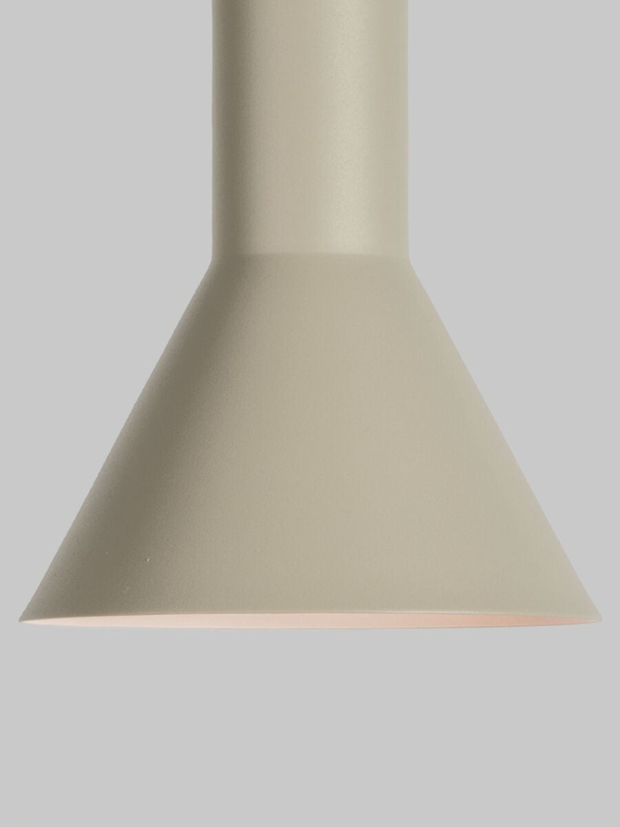 Lampada a sospensione in metallo color sabbia elegante It's About RoMi Stavanger – immagine 2