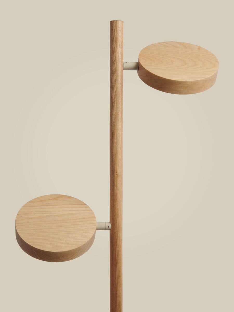 Lampă de podea cu 2 lumini, din lemn de frasin, de culoare naturală și fermecătoare GOOD&MOJO Okinawa – imaginea 2