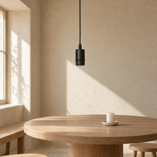 Svart pendellampa Light & Living Cupa – miljöbild