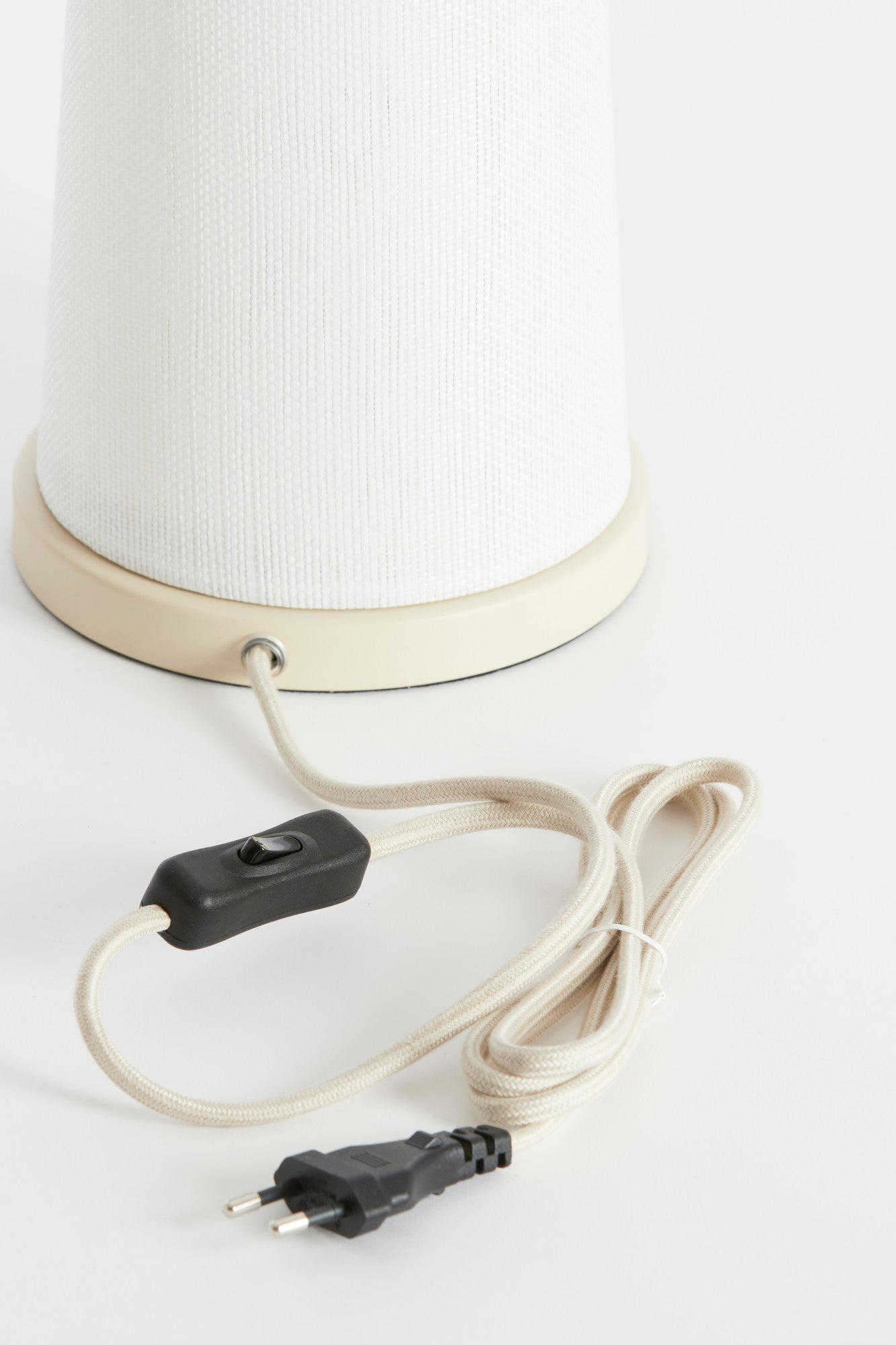 tafellamp-wit-conisch-light-living-fyon-variant-image8