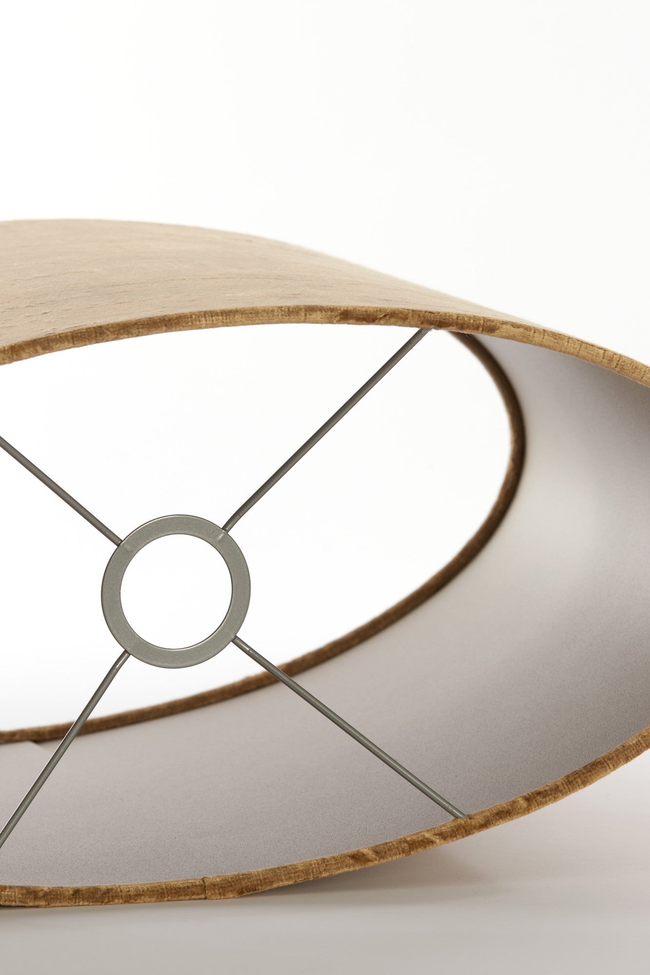 gouden-cilindervormige-lampenkap-in-stijl-light-living-gemstone-variant-image6