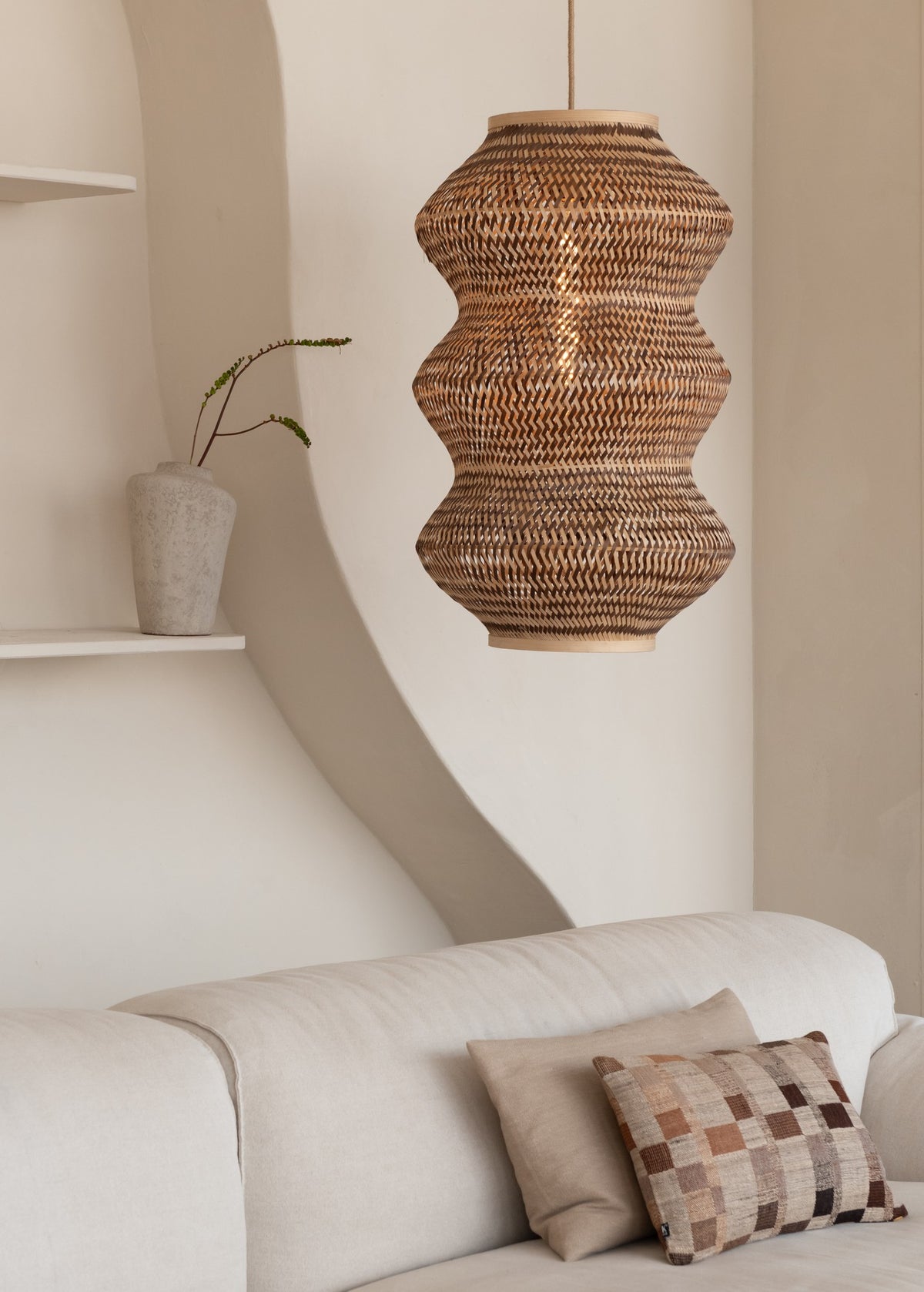 Lampada a sospensione in bambù naturale e marrone con carattere GOOD&MOJO Barbados – immagine 5