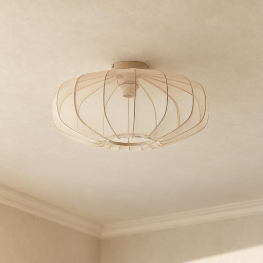 Rund loftlampe i beige tekstil Light & Living Plumalia – stemningsbillede