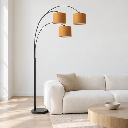 zwarte-booglamp-met-oranje-kappen-steinhauer-sparkled-light-ai-sfeer_image