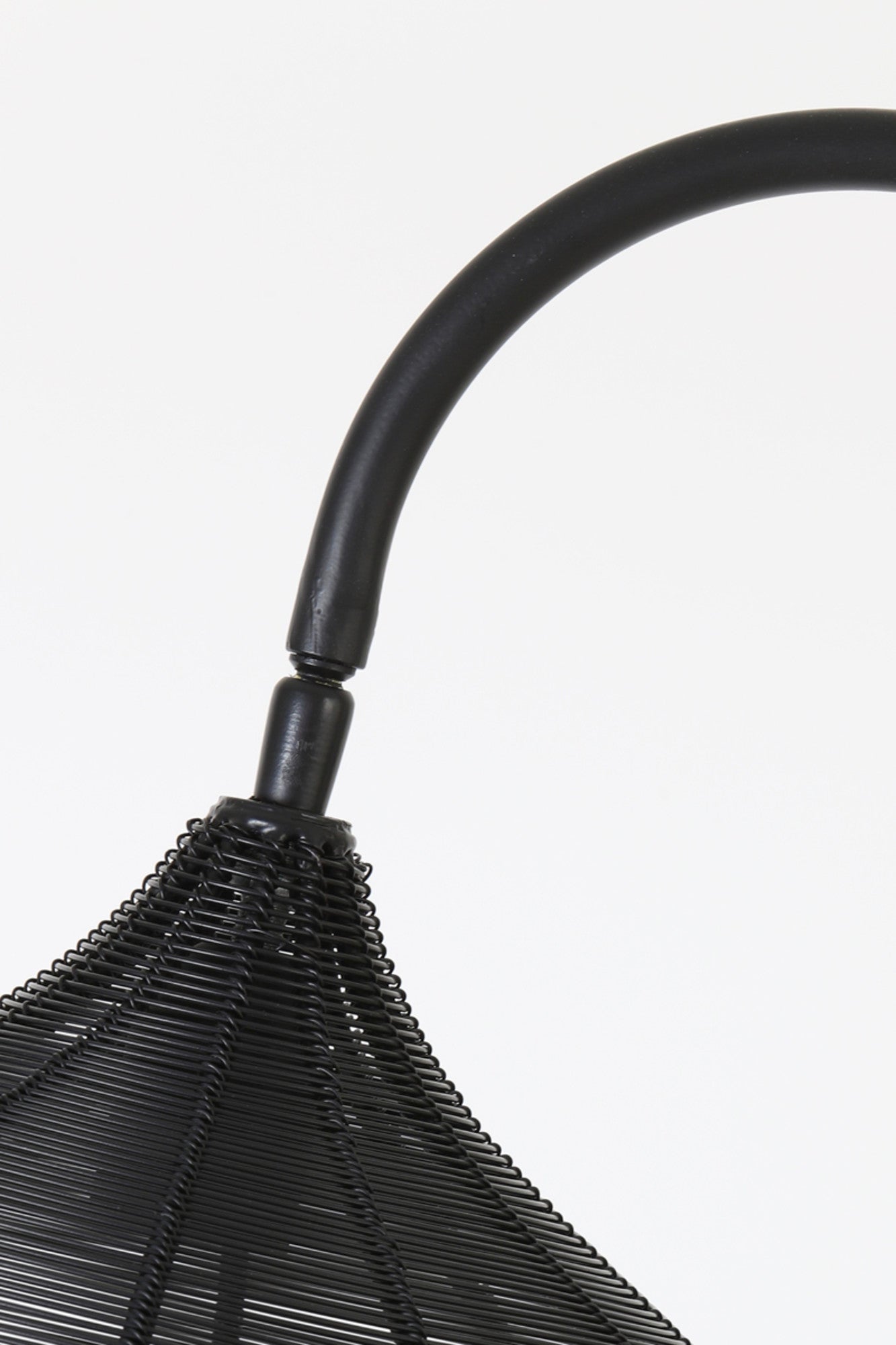 zwarte-gevlochten-vloerlamp-light-living-alvaro-variant-image8