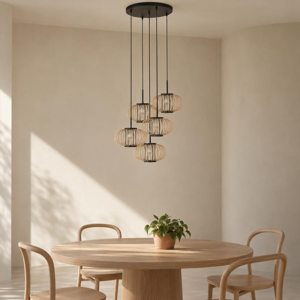 Zwarte Mexlite Silva hanglamp met 5 bamboekappen – sfeerbeeld