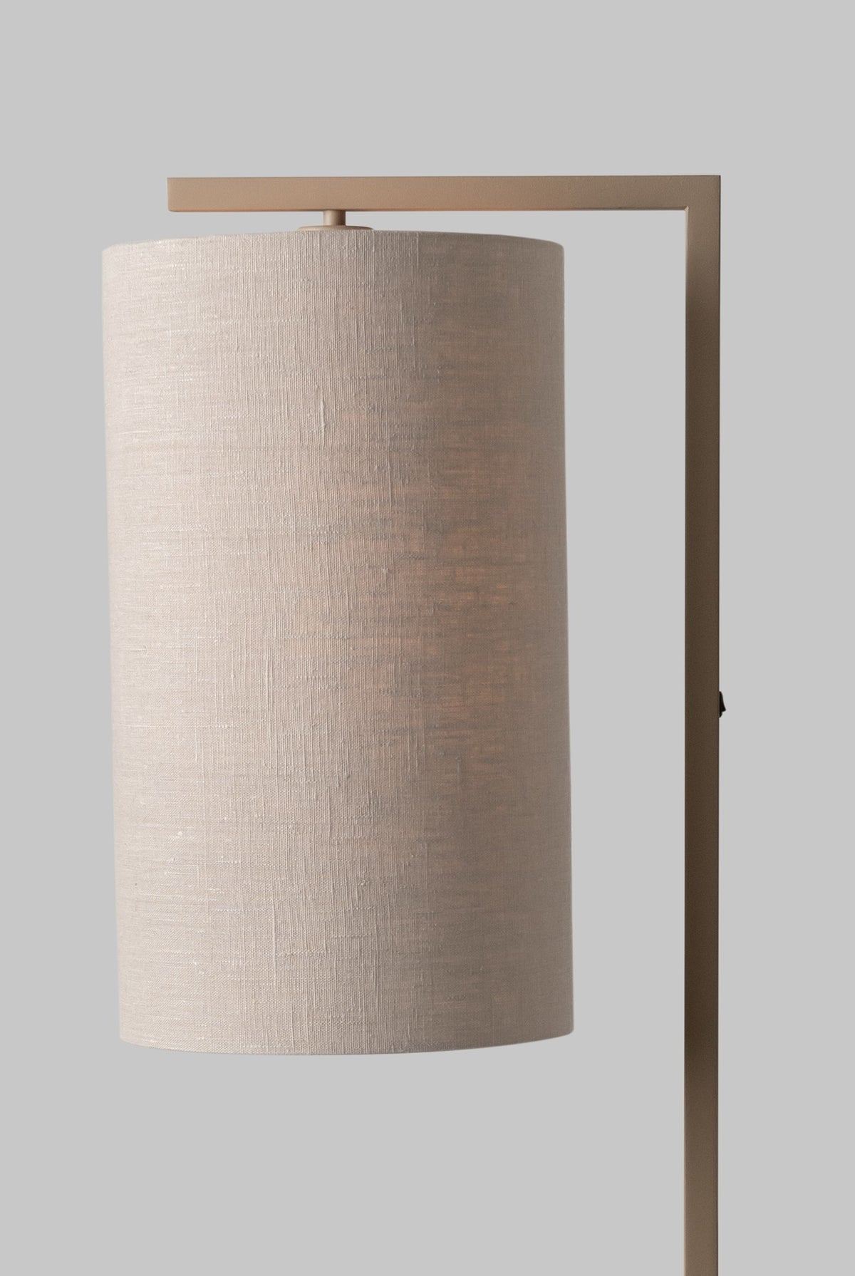 Lampada da terra in lino beige e naturale It's About RoMi Boston – immagine 4