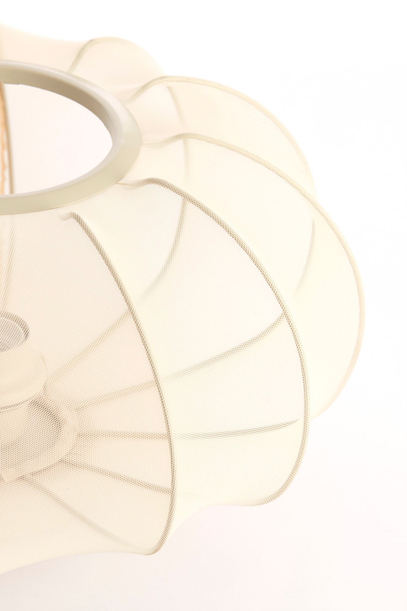 plafondlamp-beige-met-metalen-frame-light-living-plumalia-variant-image6