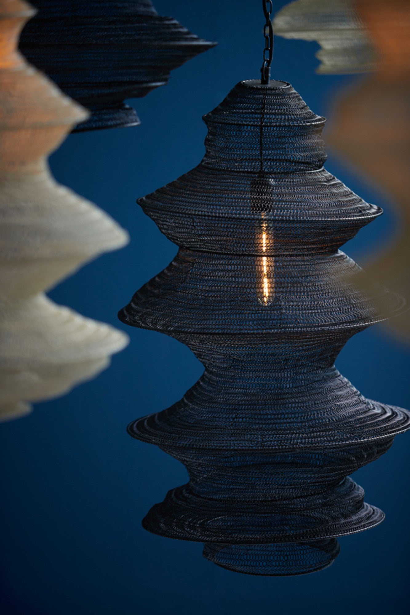 rustieke-zwarte-hanglamp-fijnmazig-light-living-nakisha-variant-image5