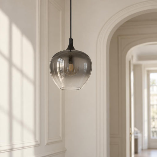 Obolg Maxy – lampa wisząca z dymionym szkłem – zdjęcie aranżacyjne