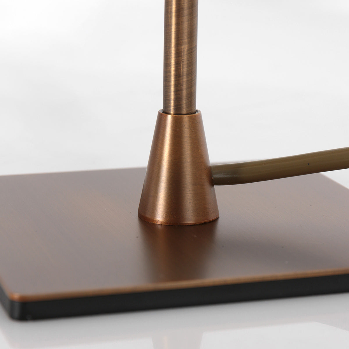 klassieke-bronzen-metalen-tafellamp-steinhauer-ancilla-variant-image5