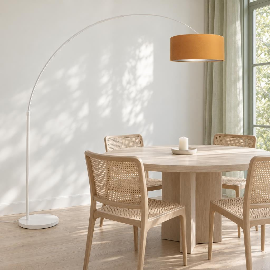 witte-booglamp-met-okergele-kap-steinhauer-sparkled-light-ai-sfeer_image
