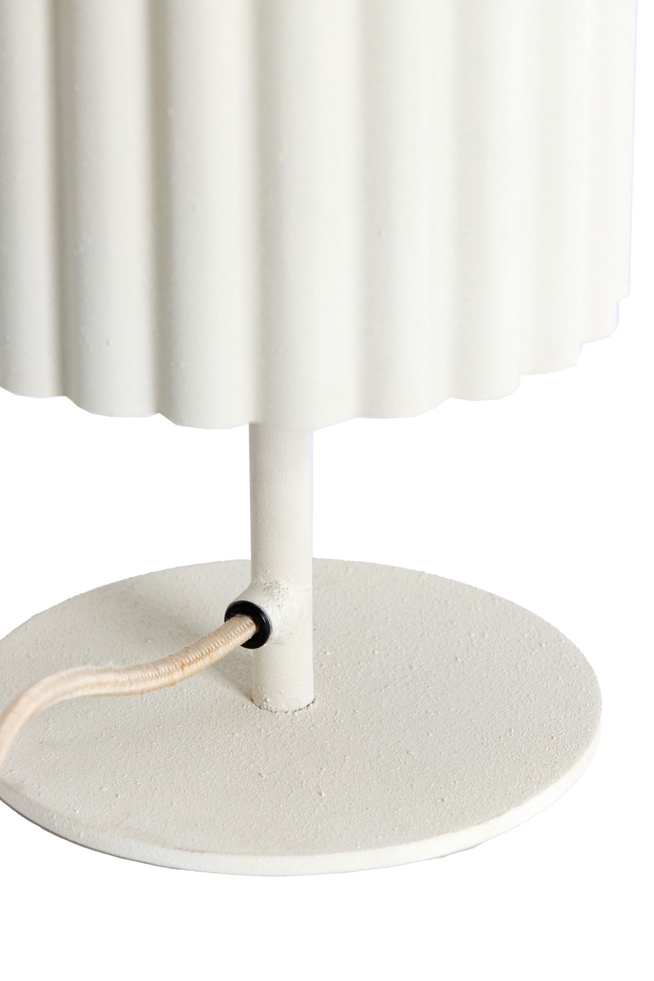 plisse-wit-getextuurde-tafellamp-light-living-ardales-variant-image5