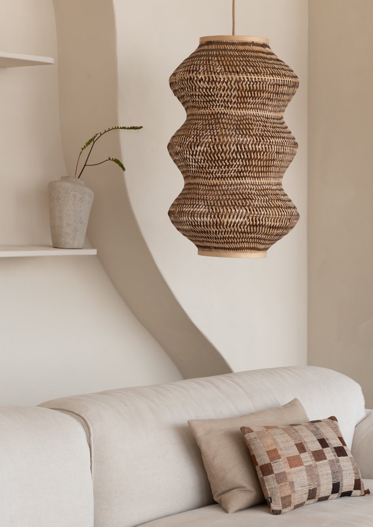 Lampada a sospensione in bambù naturale e marrone con carattere GOOD&MOJO Barbados – immagine 6
