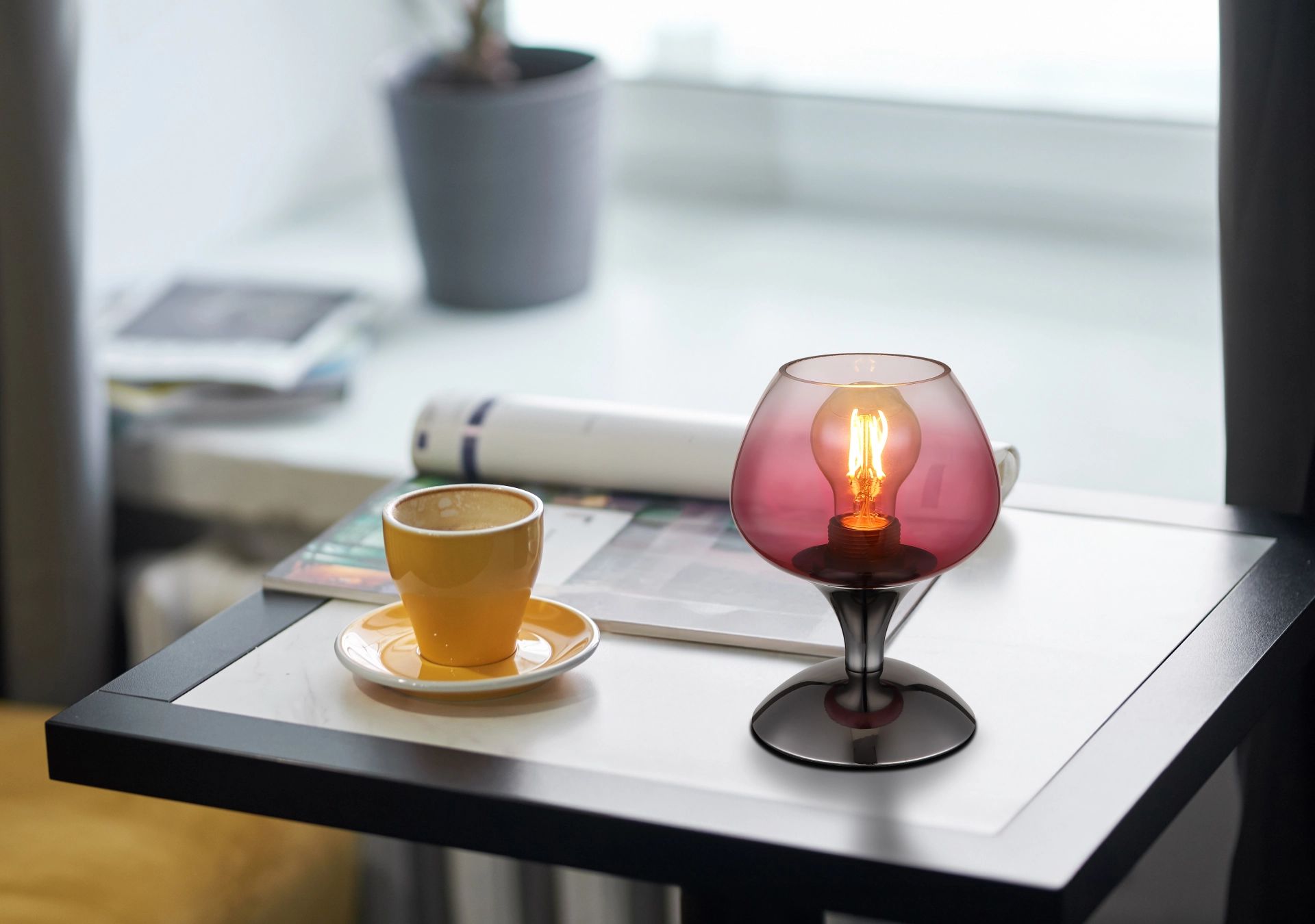 moderne-tafellamp-met-zwart-chromen-design-maxy-variant-image3