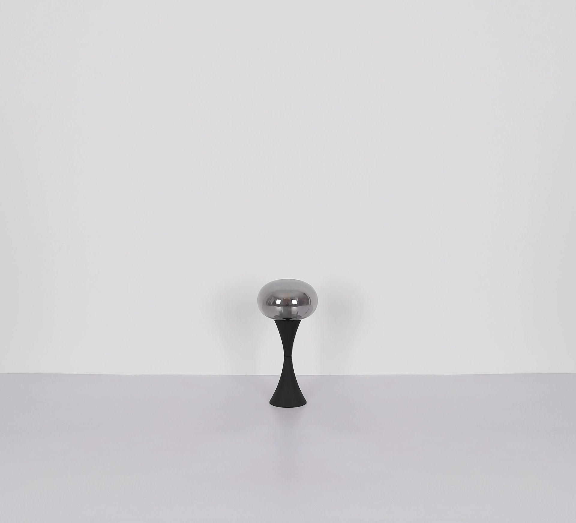 elegante-tafellamp-modern-zwart-met-glaskap-lula-variant-image5