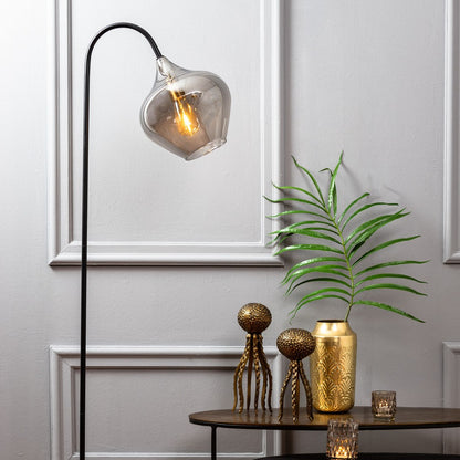 moderne-vloerlamp-zwart-met-glazen-bol-light-living-rakel-ai-sfeer_image
