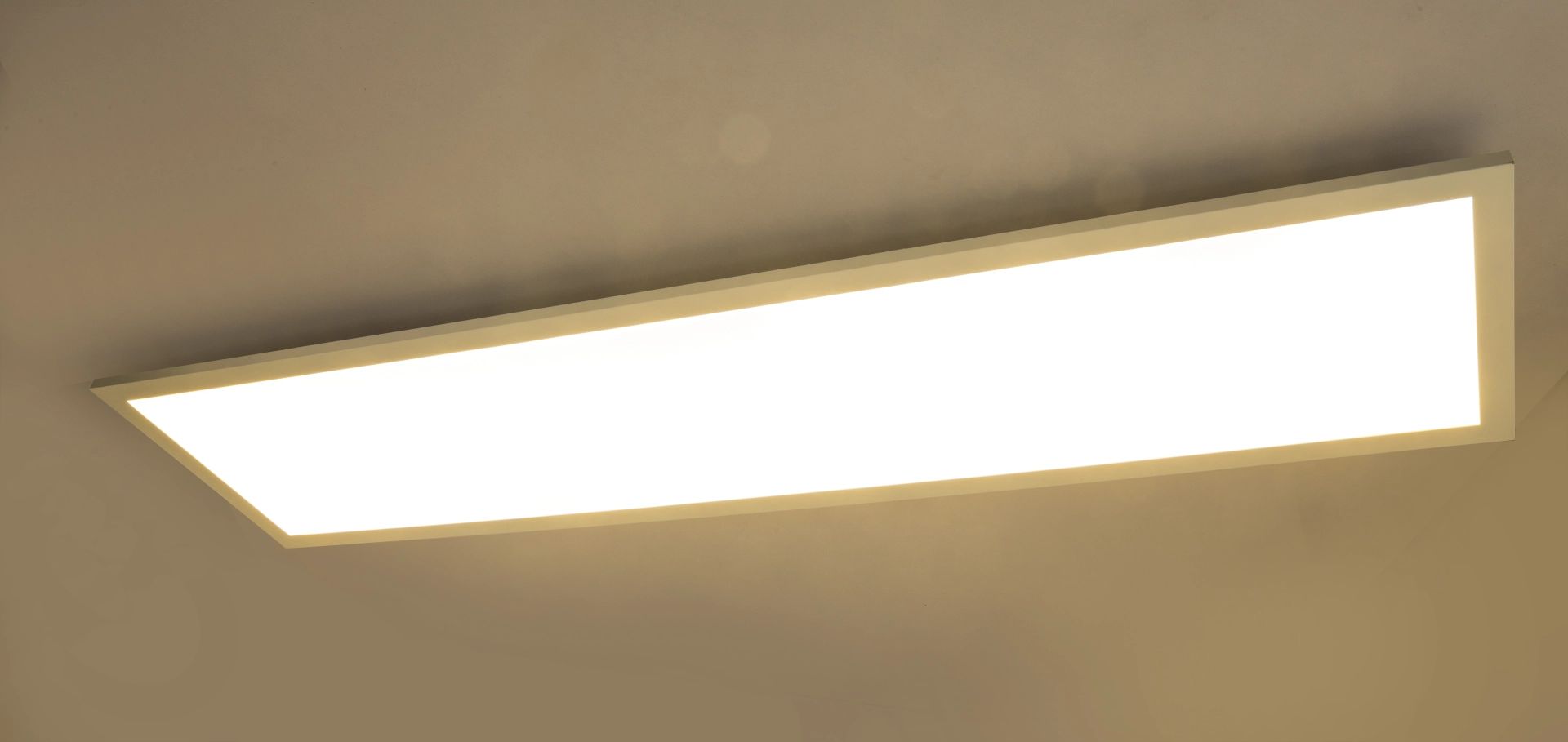 moderne-plafondlamp-van-wit-aluminium-en-acryl-rosi-variant-image5