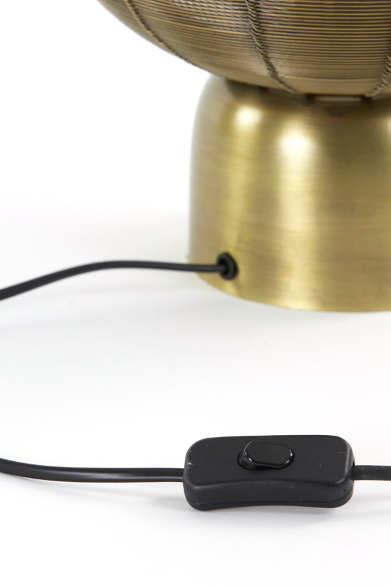 goudkleurige-metalen-bolle-draadlamp-light-living-suneko-variant-image7