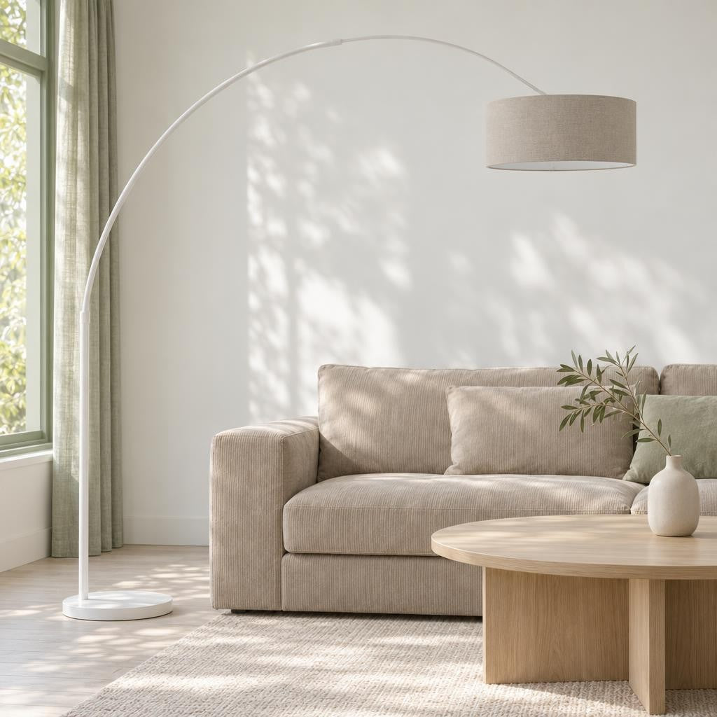 strakke-booglamp-met-bruine-kap-steinhauer-sparkled-light-ai-sfeer_image