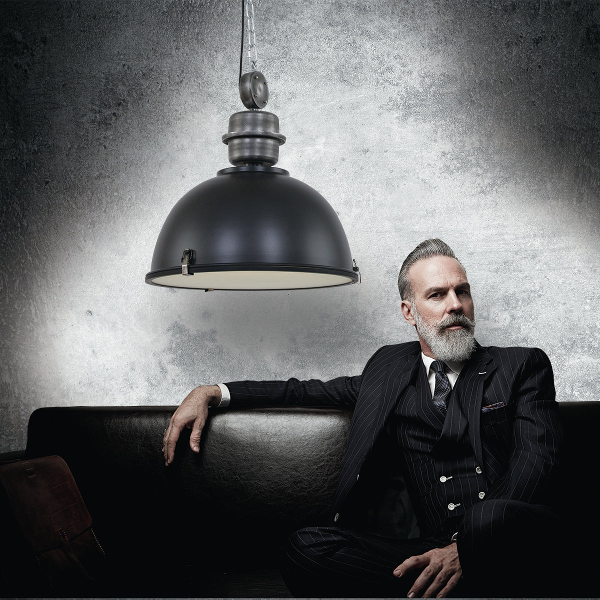 industriele-zwarte-metalen-glazen-hanglamp-steinhauer-bikkel-variant-image2