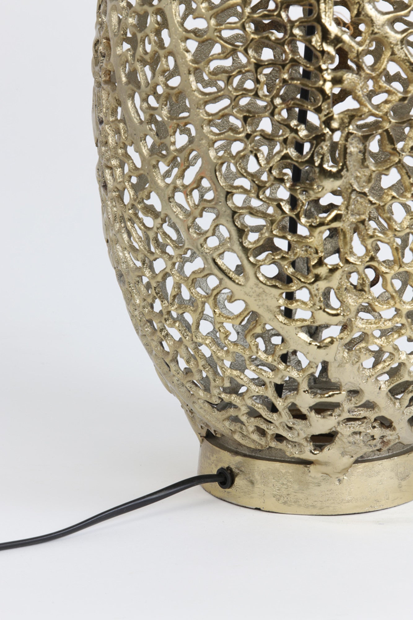 gouden-opengewerkte-tafellamp-light-living-sinula-variant-image6