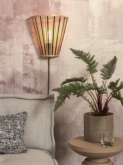 zwart-naturel-bamboe-wandlamp-halfopen-good-mojo-merapi-variant-image3