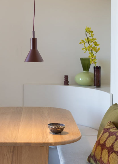 Bordeauxrode metalen hanglamp met kegelkap It's About RoMi Stavanger – afbeelding 3