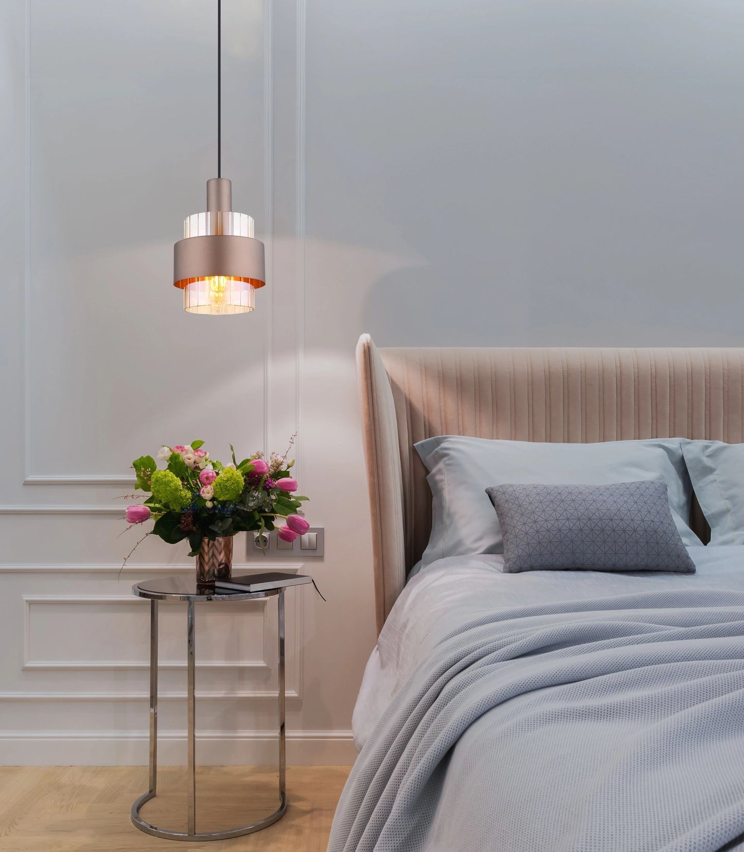 stijlvolle-hanglamp-met-bronzen-ring-en-amberkleur-glas-milley-variant-image3