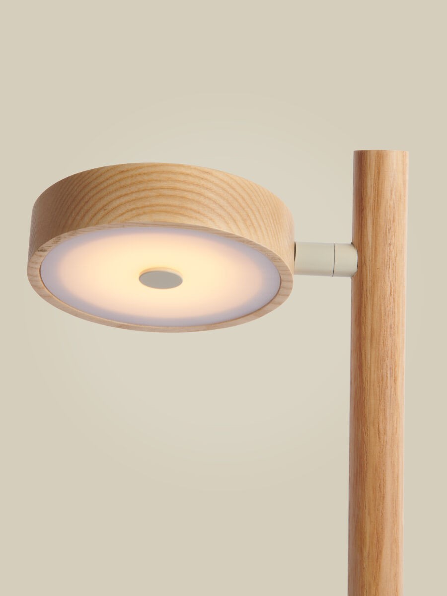 Lampada da tavolo in legno di frassino naturale caratterizzata GOOD&MOJO Okinawa – immagine 1