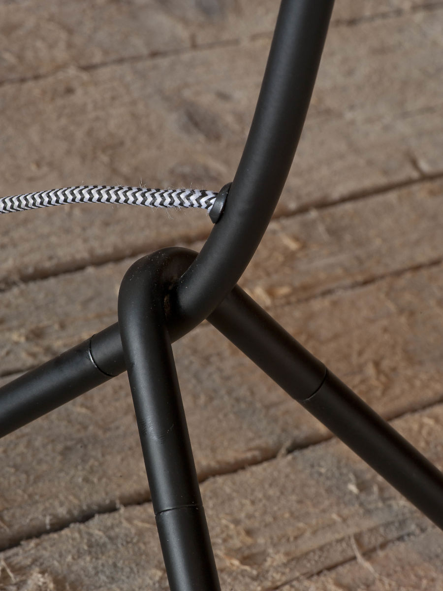 zwart-metalen-driepotige-vloerlamp-its-about-romi-barcelona-variant-image2