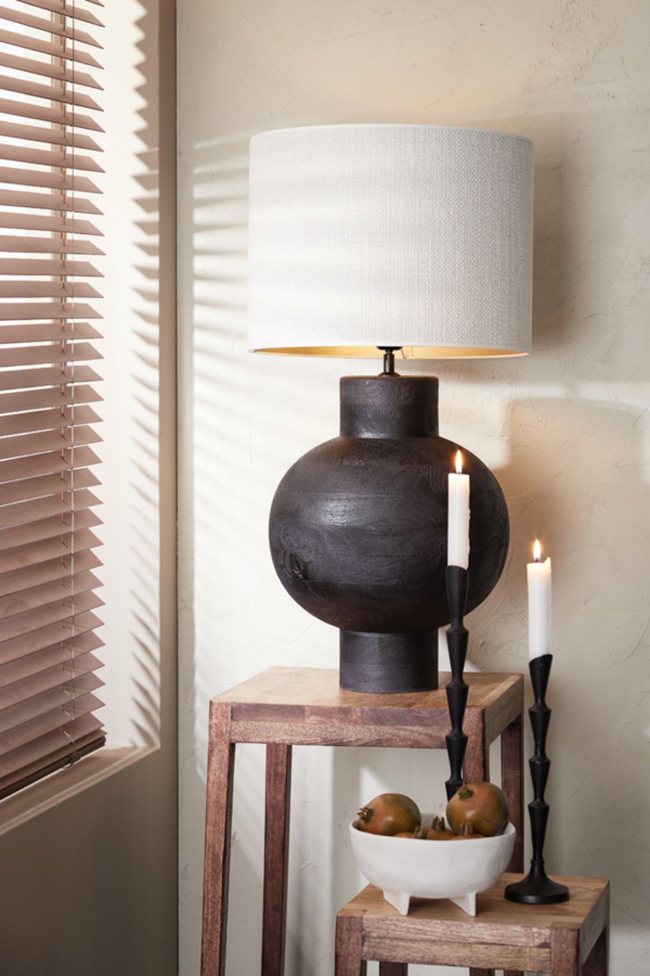 zwarte-houten-lampenvoet-bolvormig-light-living-barumi-variant-image3