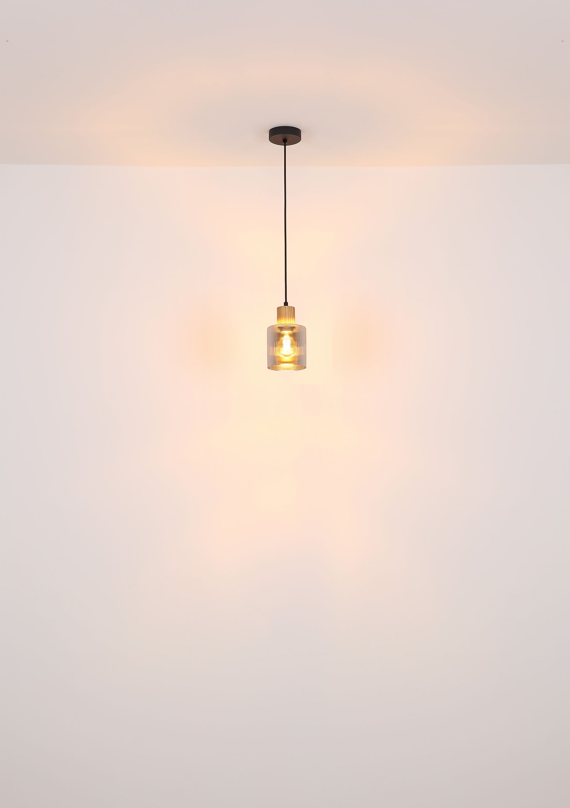 moderne-hanglamp-met-houten-accenten-aleidis-variant-image4