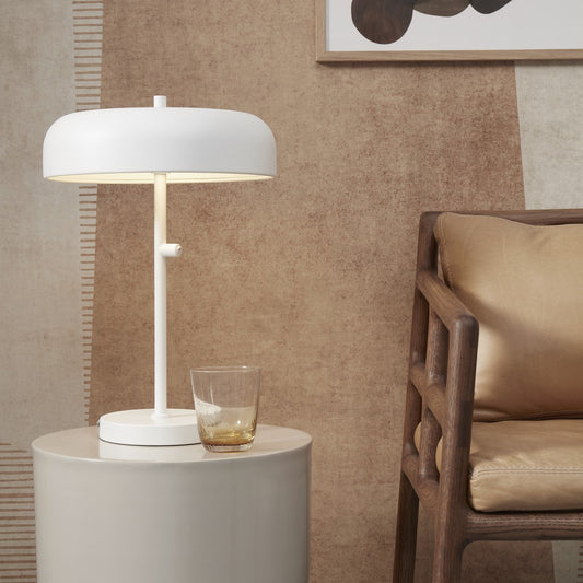 metalen-tafellamp-retro-wit-its-about-romi-porto-ai-sfeer_image