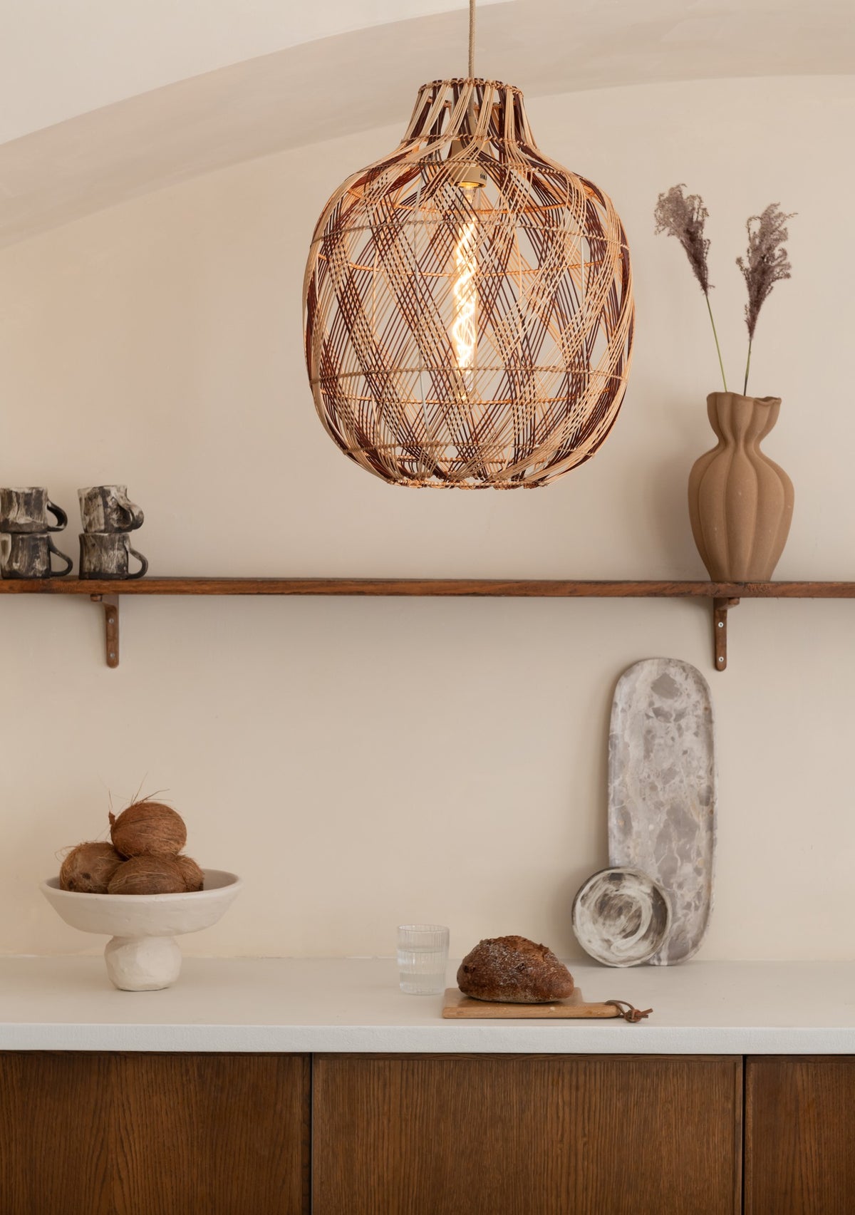 Store naturfarvede og brune bambus pendellampe GOOD&MOJO Mendoza – billede 1