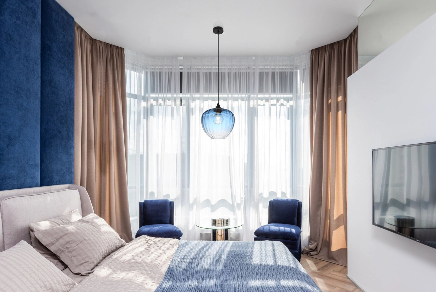 moderne-hanglamp-van-blauw-glas-met-elegantie-sander-variant-image3