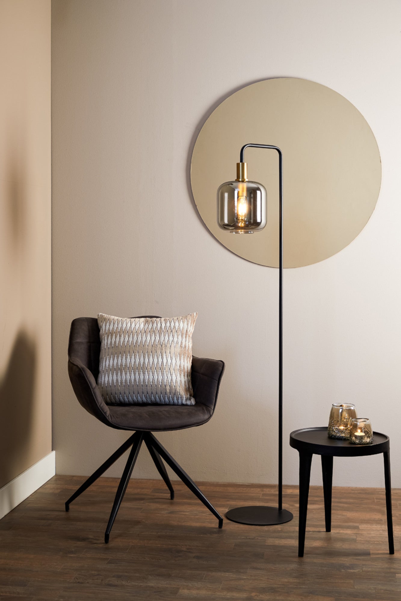 glazen-vloerlamp-metaal-zwart-light-living-lekar-variant-image3