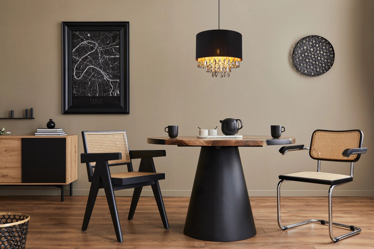 zwarte-hanglamp-met-kristallen-en-goudkleurige-details-coletta-variant-image6