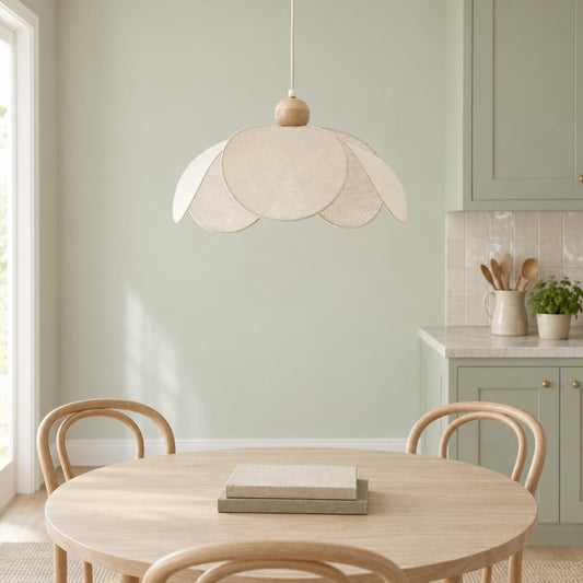 Light & Living Lavriria pendel i tekstil med trædetaljer – stemningsbillede