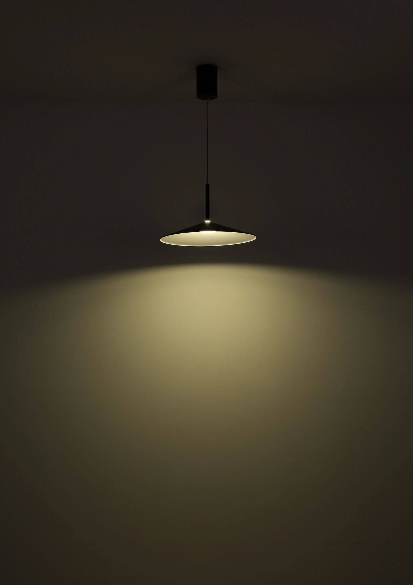 mat-zwarte-ronde-pendellamp-met-opaalwitte-acryl-lampone-variant-image4