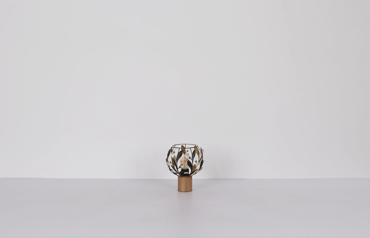 elegante-tafellamp-met-kristallen-en-hout-mika-variant-image5